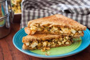 Paneer Makhani Grilled Sandwich ( 4 Pieces )