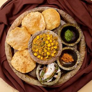 Plain Puri (4pc) With Chole