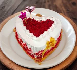 Redvelvet heart cake (600gm)