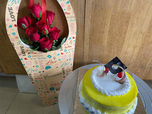 Pineapple Cake And Romantic Roses - (500 Gms)
