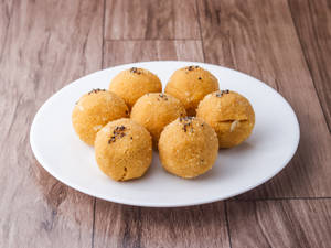 Besan Ladoo