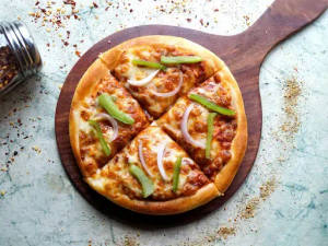 Small Onion & Capsicum Pizza