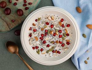 Exotic Fruits & Nuts Oatmeal Bowl