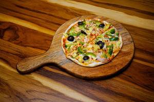 Forest plane cheese pizza