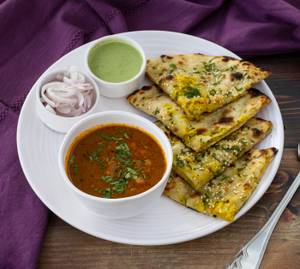 Onion Kulcha with Gravy
