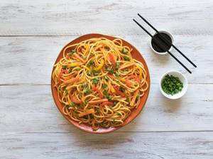 Veg Hakka Noodles  
