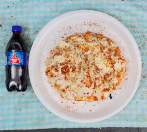 Chilly Paneer Pizza With Cold Beverage                                                                                                                             