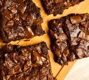 Choco Chunk Brownies (2pcs)