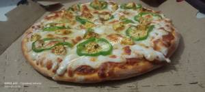 Medium  Paneer Makhani Pizza