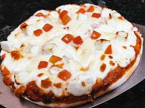 Single cheese paneer tikka pizza