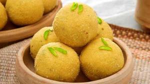 Besan Laddu (per Pcs)