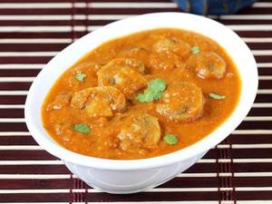 2 Plain Paratha With Paneer Butter Masala.