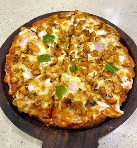 Tanduri Paneer Pizza