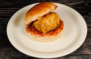 Sezhwan Vadapav With Butter