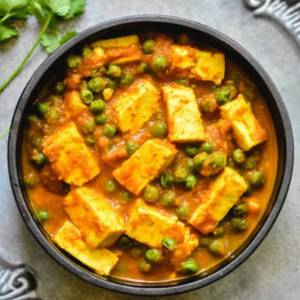 Pammi Da Matar Paneer