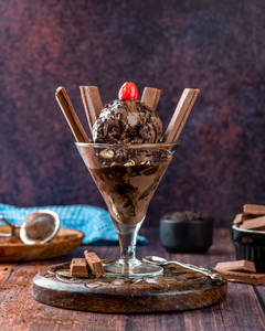 Kitkat Sundae