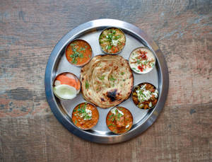 Deluxe Thali[Dal Makhani + Shahi Paneer + Tawa Chaap + Curd + Salad + Choice of Bread]