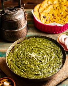 SARSOON KA SAAG AND MAKKI MASALA ROTI