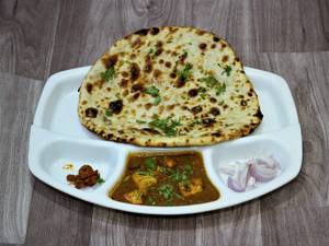 Matar Paneer with 2 Kulche