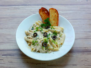Chicken Alfredo Pasta (White Sauce)						
