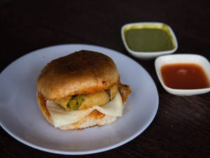Amul Cheese(slice) Butter Vadapav (1 Pc)