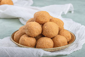 Besan Laddu