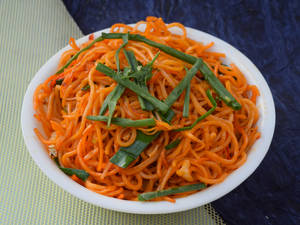 Schezwan Veg Soft Noodles (Served with sauce)