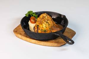Skilet Chicken Gravy, & Mash