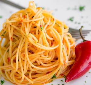 Al Aglio, Olio E Peperoncino [Pasta With Chillies,Garlic,Sliced Olives]