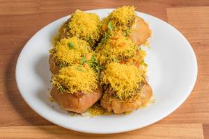 Ragda Puri With Aloo