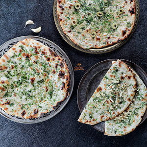 Gulatis Special Shahi Bharwan Bread Basket