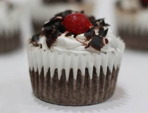 Black Forest Cupcakes ( 4pc )