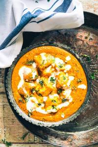 Paneer Makhni Half with 5 Tawa Butter Roti