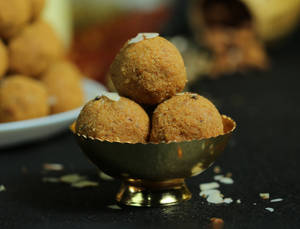 Besan Laddu