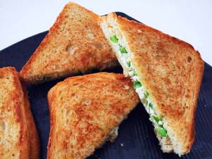 Cheese Paneer Pyaz Sandwich