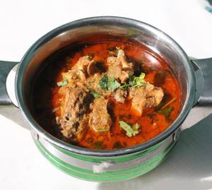 Nattu Kozhi Kulambu With Piece (500 ml)