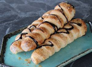Chocolate Cream Roll (2 Pcs)