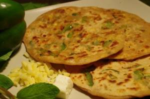 Paneer Pyaz-Capsicum Paratha (1 Pc)