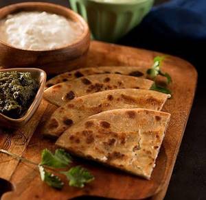2 Stuffed Parantha With Curd 