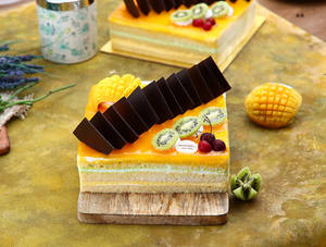 Half Kiwi Half Mango Open Face Cake 800g