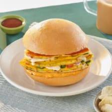 Bun Omelette with Cheese