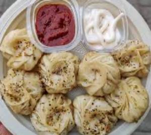 Veg Momos with mayonnaise