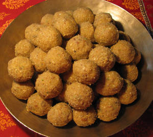 Gond Laddu