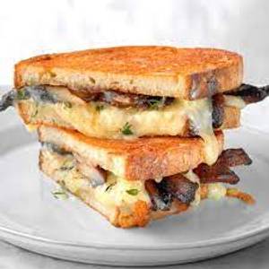 Cheesy Mushroom Sandwich