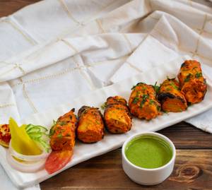 Delicious Soya Chaap Tawa Masala [Serves 2]