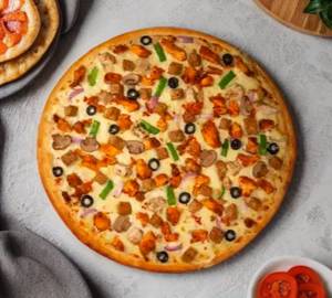 Schezwan Chicken Pizza                                            