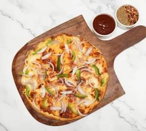 Capsicum onion pizza