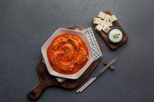 Classic Paneer Momos Tossed In Sauce (6pcs)