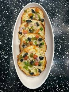 Exotic Veggie Garlic Bread