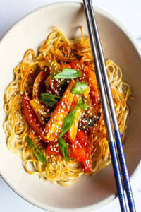 Veg Pan Fried Noodles In Hot Garlic Sauce